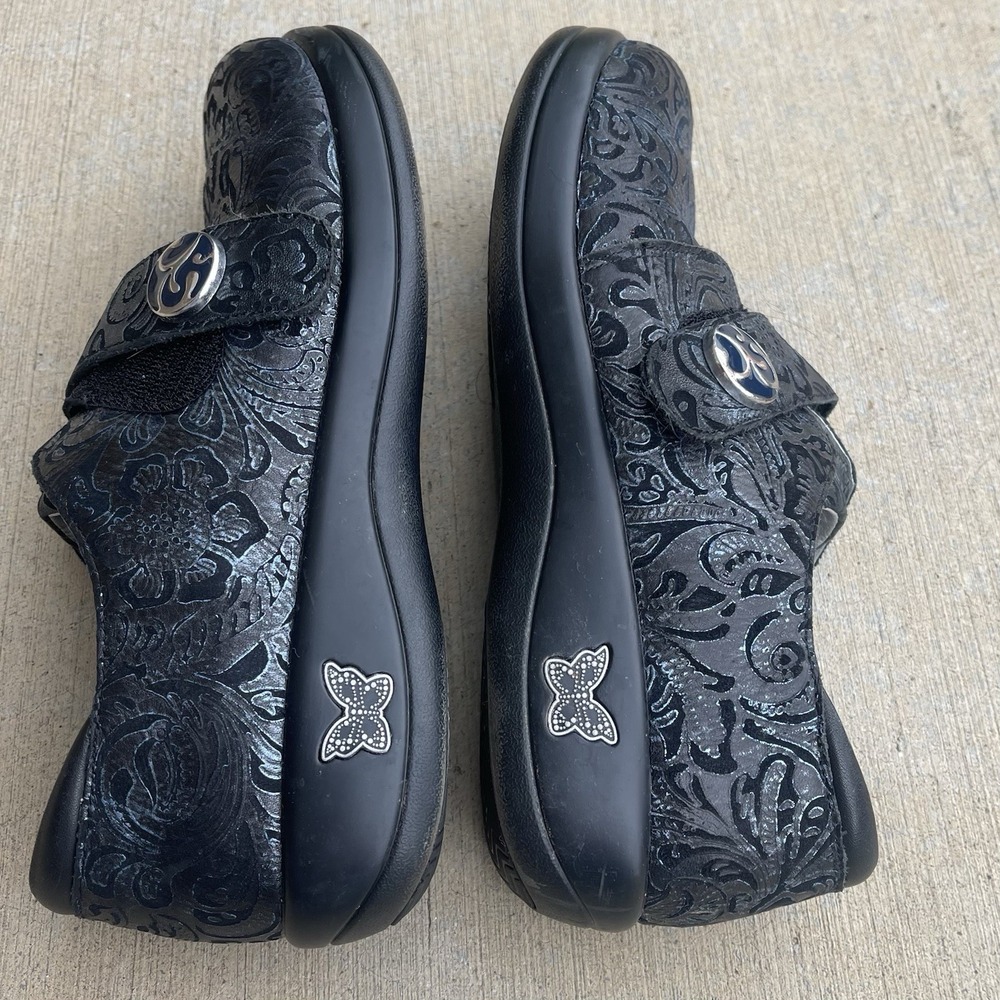 Alegria Jolene Black Embossed Floral Leather Clogs Shoes JOL-429 Womens 38 US 8 - Picture 6 of 10